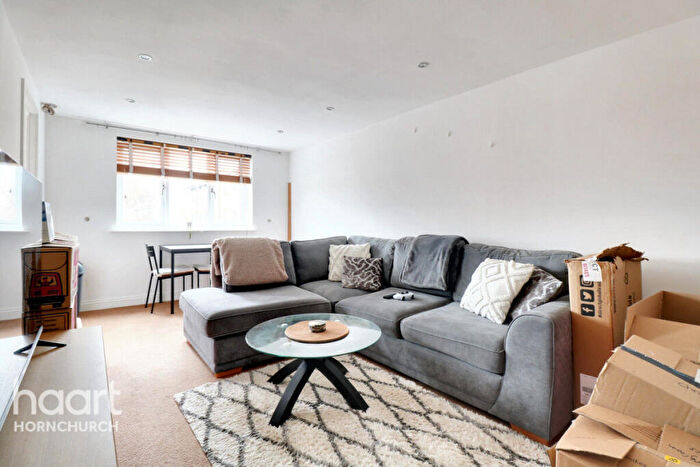 1 Bedroom Flat For Sale In Hutchins Close, Hornchurch, RM12
