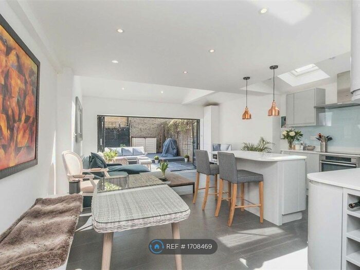 2 Bedroom Flat To Rent In Effra Road, London, SW19