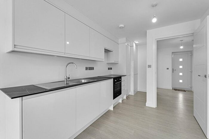 2 Bedroom Flat To Rent In Staines Road, Hounslow, TW14