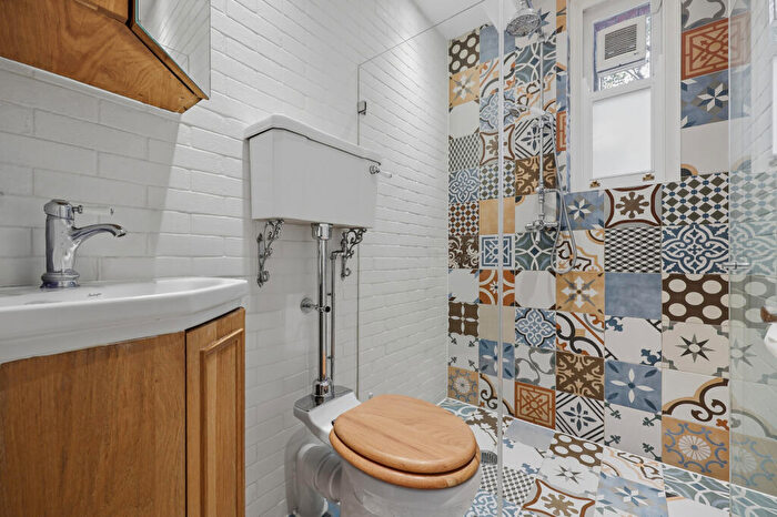 1 Bedroom Flat For Sale In Dunstan Houses, Stepney Green, E1