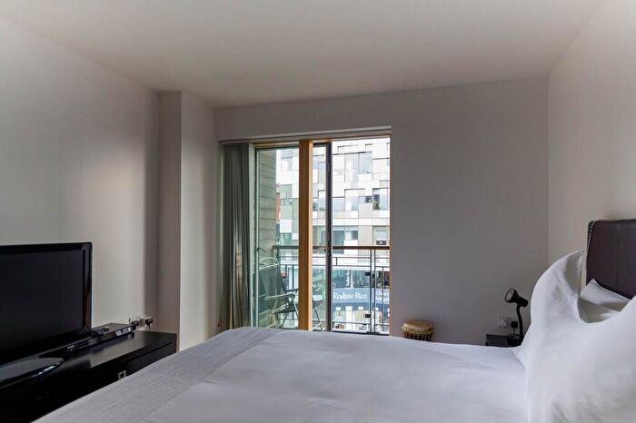 2 Bedroom Apartment To Rent In Canal Wharf, Birmingham, B1