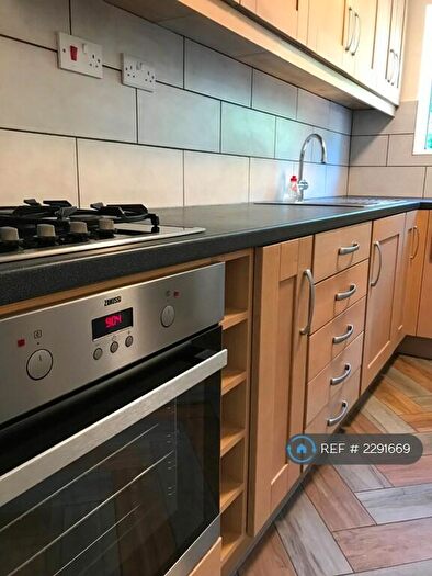 4 Bedroom Semi-Detached House To Rent In Broadlands Road, Southampton, SO17