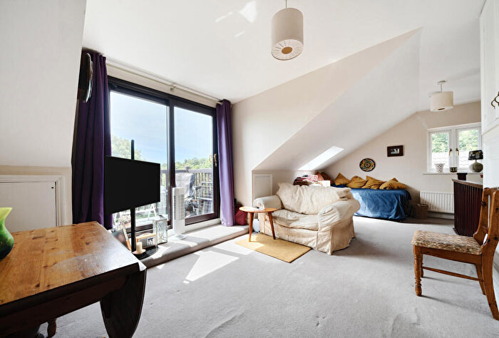 1 Bedroom Apartment For Sale In Mill Street, Redhill, Surrey, RH1