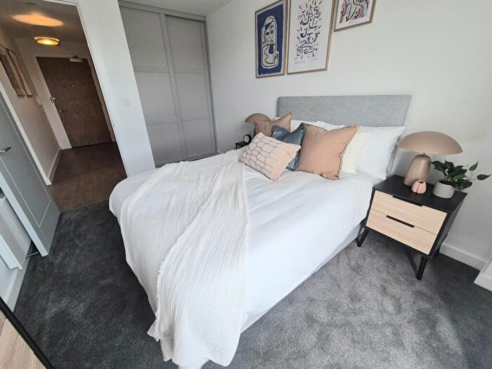 2 Bedroom Apartment To Rent In Cow Green, Halifax, HX1