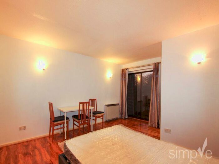 Studio To Rent In Elm View House, Shepiston Lane, Hayes, UB3