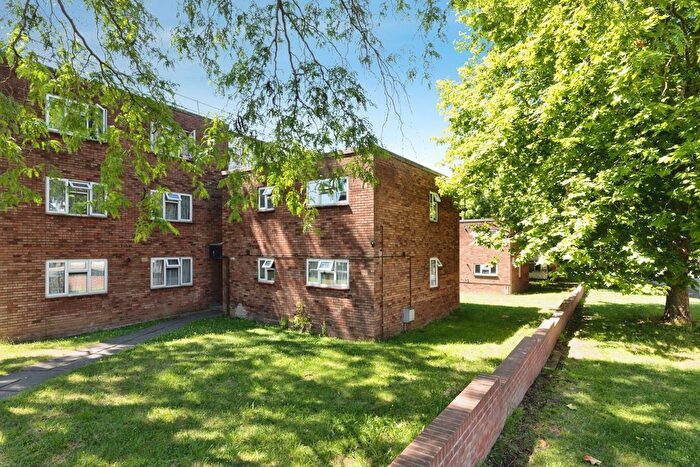 2 Bedroom Flat For Sale In Radbourne Crescent, Walthamstow, E17