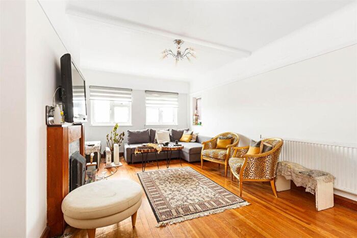 1 Bedroom Flat To Rent In Seaforth Lodge, Barnes, SW13