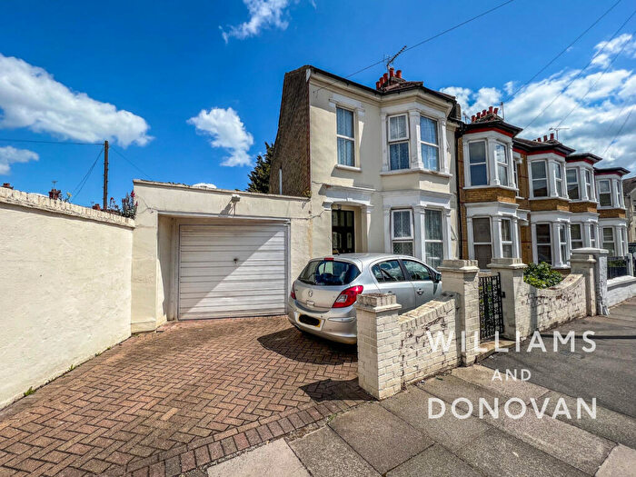 3 Bedroom Semi Detached House For Sale In Lancaster Gardens, Southend-on-Sea, SS1