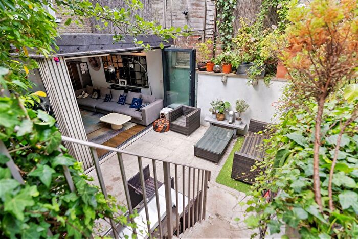 3 Bedroom Maisonette For Sale In Russel Road, Kensington, W14