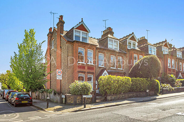 3 Bedroom Apartment To Rent In Crouch Hill, Crouch End, London, N8