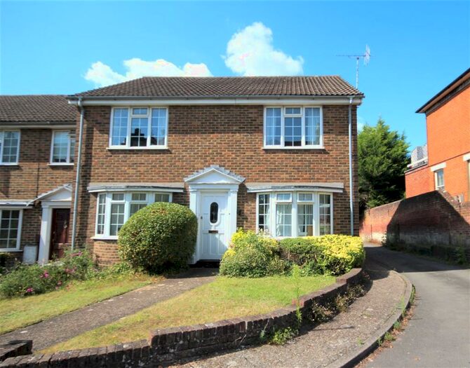 2 Bedroom Maisonette To Rent In Epsom Road, Guildford, GU1