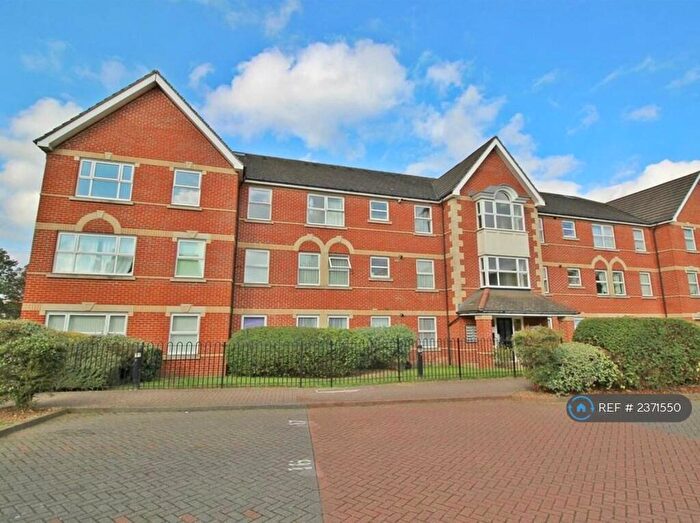 2 Bedroom Flat To Rent In Cobham Close, Enfield, EN1
