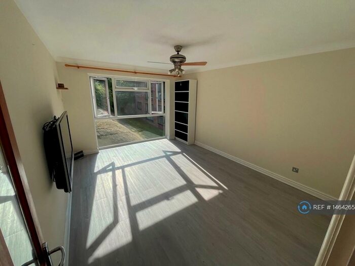 2 Bedroom Flat To Rent In Kaybridge Close, High Wycombe, HP13