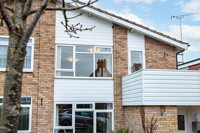 2 Bedroom Apartment For Sale In Crescent Road, Leigh-on-sea, SS9