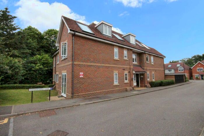 1 Bedroom Apartment To Rent In Windermere Gate, Bracknell, RG12
