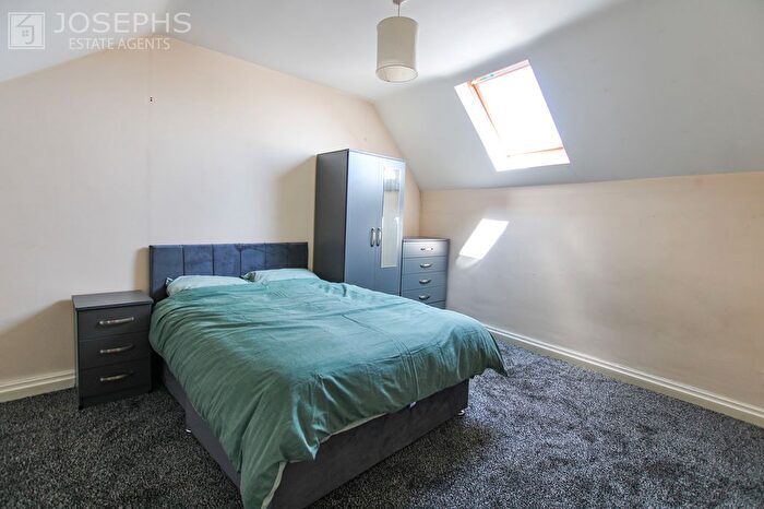 3 Bedroom Flat To Rent In Eden Street, Bolton, BL1