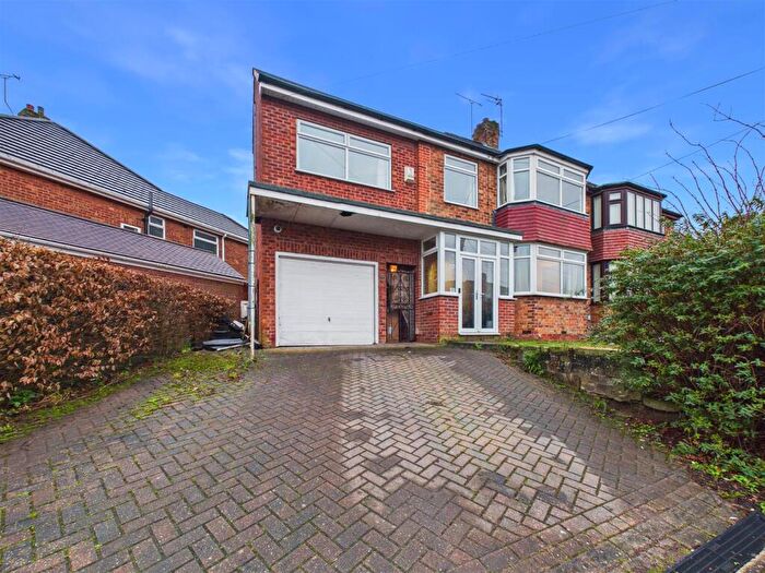 5 Bedroom Semi-Detached House For Sale In Headlands Drive, Hessle, HU13