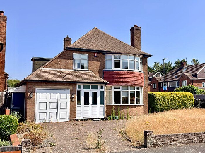 3 Bedroom Detached House For Sale In Eachelhurst Road, Sutton Coldfield, B76