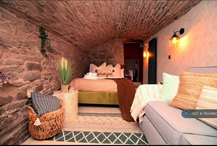 Studio To Rent In Ty Gloch, Brecon, LD3