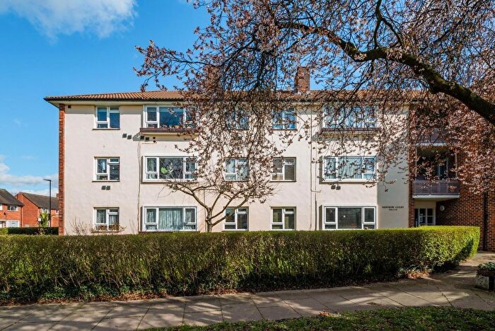 2 Bedroom Flat For Sale In Renfrew Road, Hounslow, TW4