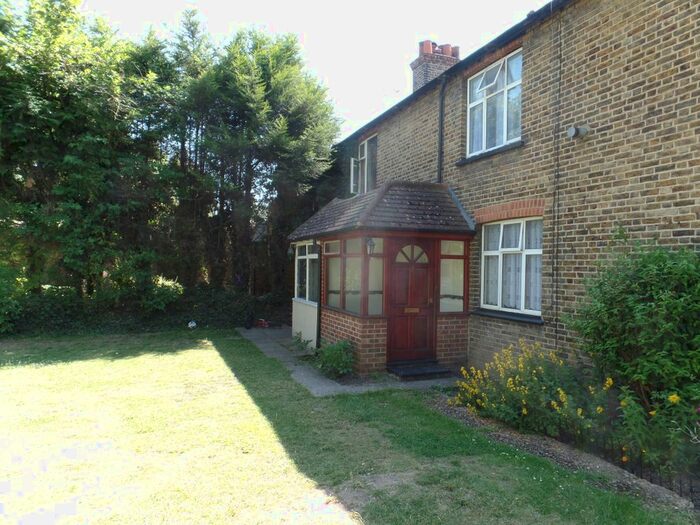 2 Bedroom Semi-Detached House To Rent In Dawley Road, Hayes, Middlesex, UB3