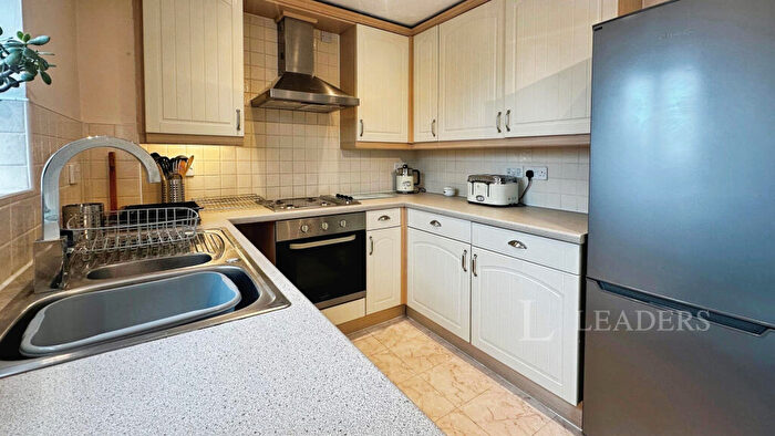 5 Bedroom Terraced House To Rent In Primrose Close - Bedroom House -, LU3
