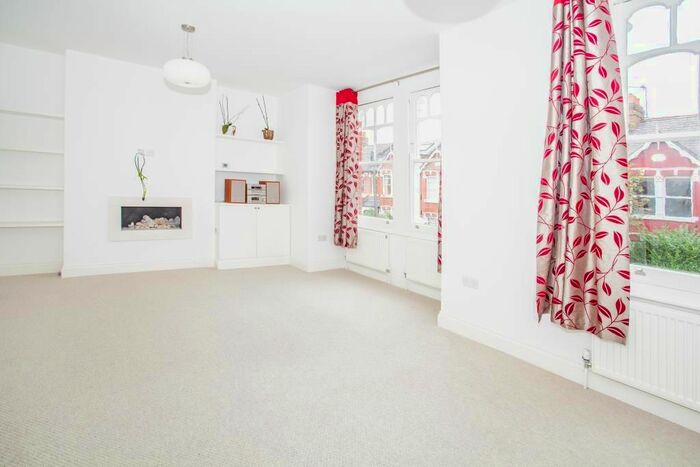 4 Bedroom Maisonette To Rent In Collingbourne Road, Shepherds Bush, London, W12