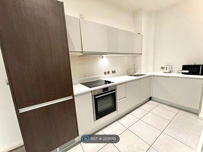 2 Bedroom Flat To Rent In The Co-Operative, Coventry, CV1