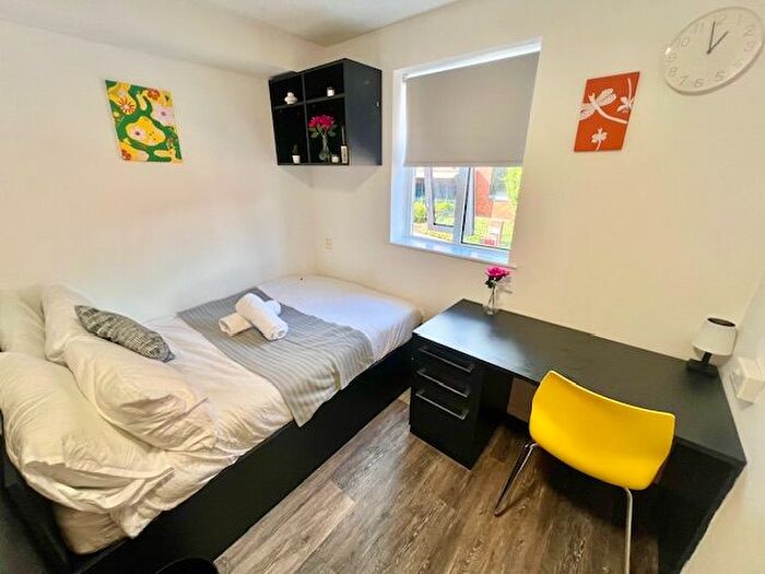 6 Bedroom Flat To Rent In Woodhouse Flats, St Marks Road, University, Leeds, LS2