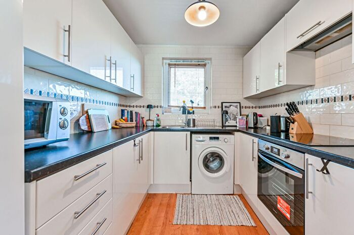 1 Bedroom Flat For Sale In Highbury Grange, Highbury, London, N5
