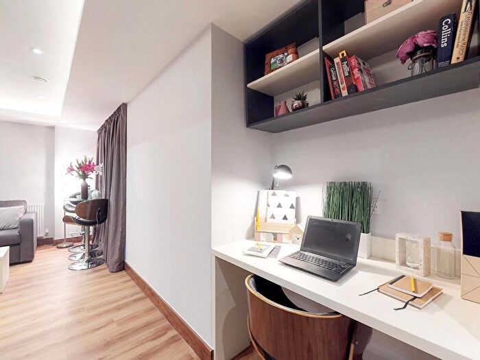 Apartment To Rent In Apt, Oasis Residence #, LS2