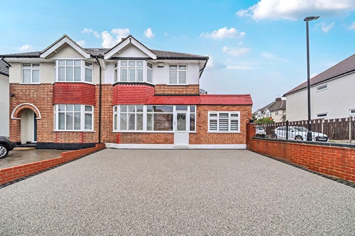 3 Bedroom Semi Detached House For Sale In Dumbreck Road, London, SE9