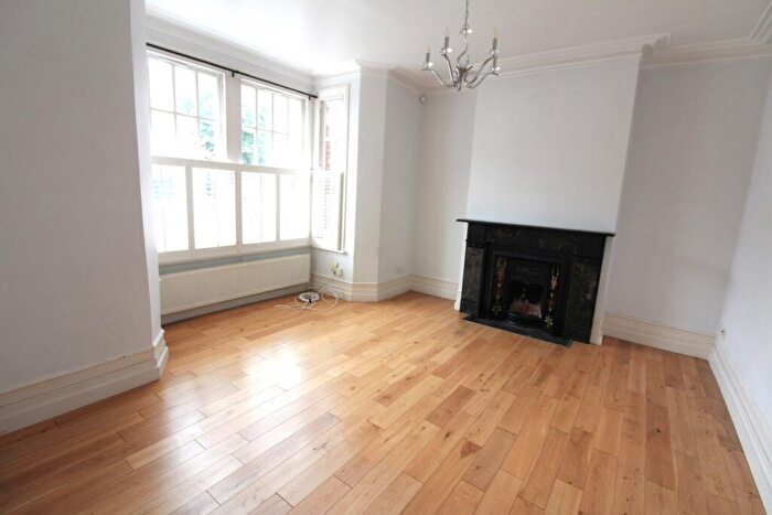 4 Bedroom Terraced House To Rent In Belsize Avenue, N13