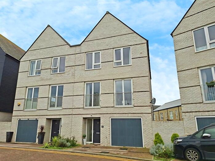 4 Bedroom Town House For Sale In Common Creek Wharf, Rochester, ME1