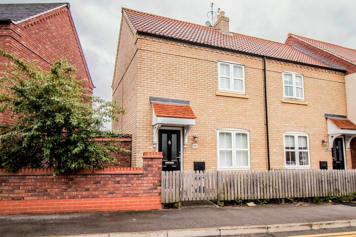 2 Bedroom End Of Terrace House To Rent In Shinewater Park, Kingswood, Hull HU7