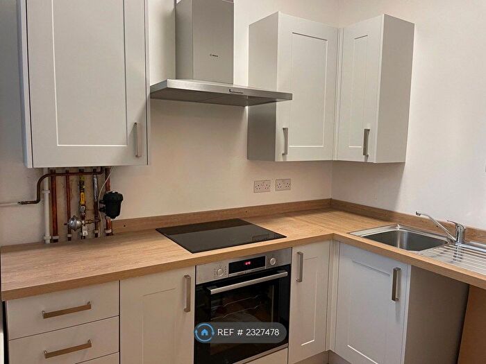 2 Bedroom Flat To Rent In Hampton Park, Bristol, BS6
