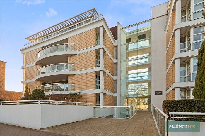 2 Bedroom Flat To Rent In Brook Parade, High Road, Chigwell, Essex, IG7