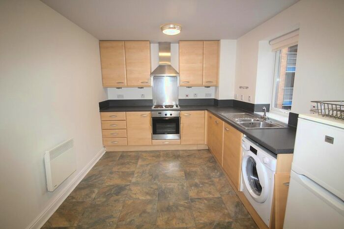 2 Bedroom Flat To Rent In Knightsbridge Court, Gosforth, Newcastle Upon Tyne NE3