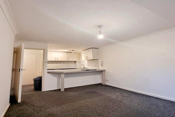 1 Bedroom Apartment To Rent In Carlton House, Littlehampton Road, Worthing, BN13