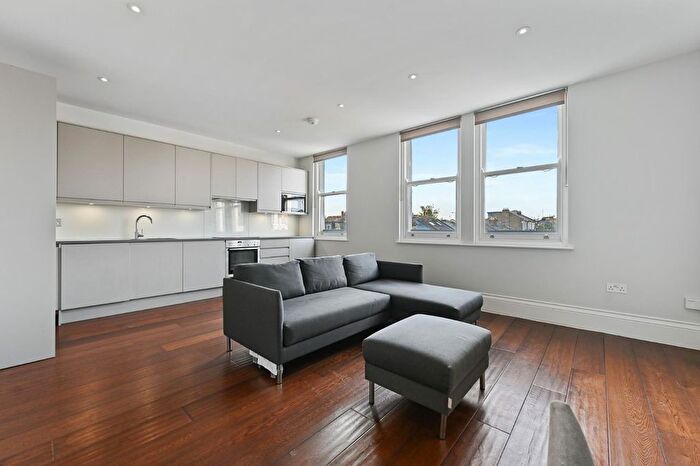 2 Bedroom Flat To Rent In Thornfield Road, London, W12