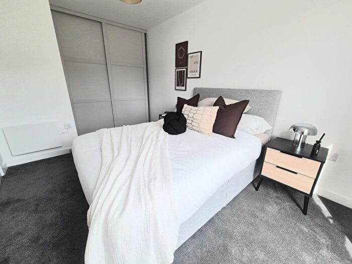 1 Bedroom Apartment To Rent In Cow Green, Halifax, HX1