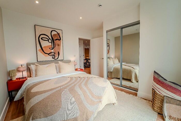 2 Bedroom Apartment To Rent In Cherry Orchard Road, Croydon, London, CR0