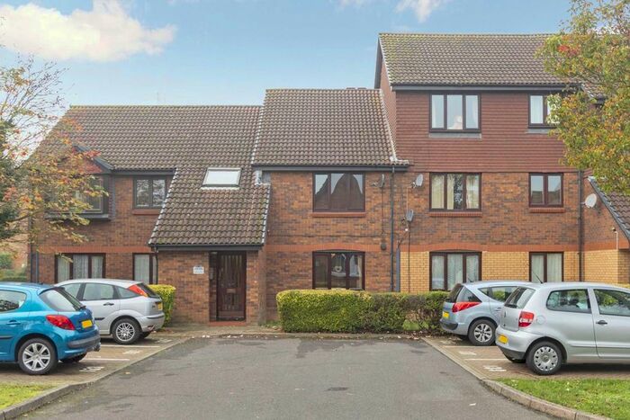 2 Bedroom Flat To Rent In Kipling Drive, Colliers Wood, London, SW19