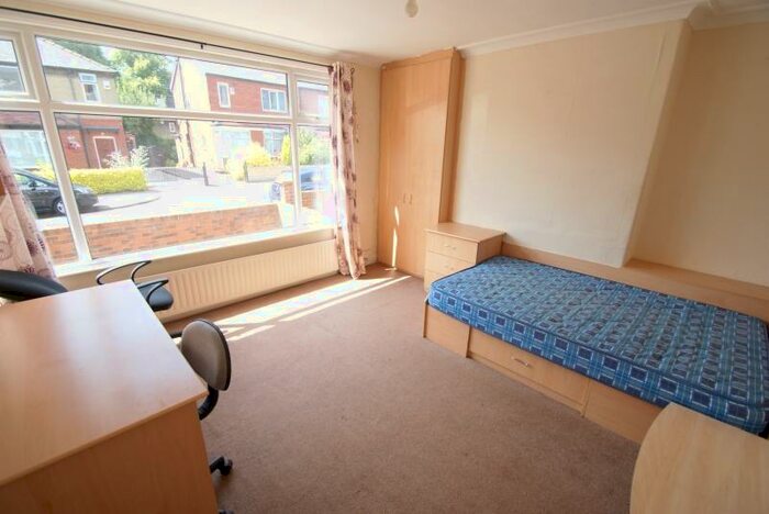 5 Bedroom Semi-Detached House To Rent In Estcourt Terrace, Headingley, Leeds, LS6