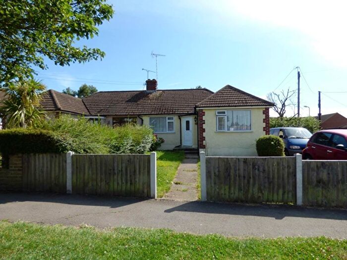 3 Bedroom Semi-Detached Bungalow To Rent In Louis Drive Rayleigh Essex, SS6