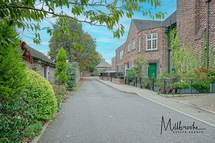 3 Bedroom Terraced House For Sale In Ellenbrook Road, Worsley, M28