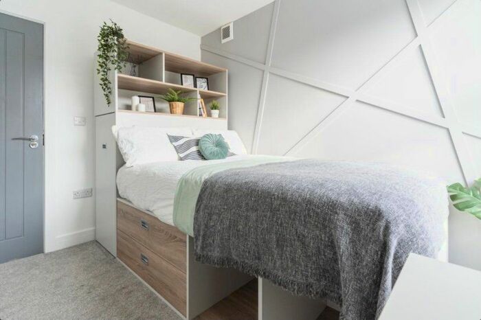 5 Bedroom Detached House To Rent In Eton Road, Southsea, Hampshire, PO5