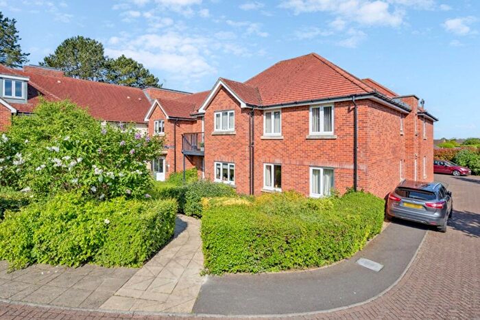 1 Bedroom Flat For Sale In Wellington Avenue, Princes Risborough, HP27