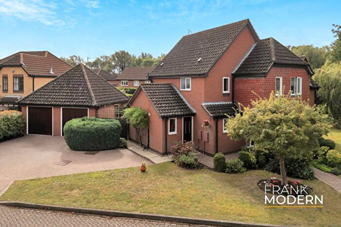 4 Bedroom Detached House For Sale In Riverside Gardens, Peterborough, PE3