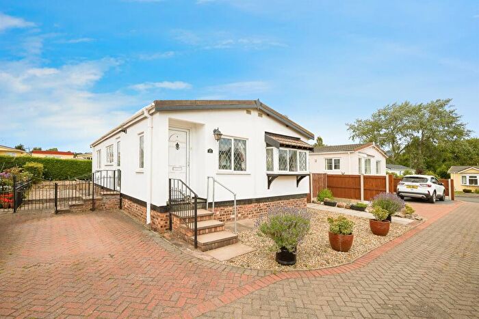 2 Bedroom Park Home For Sale In Orchard Park, Elton, Chester, CH2